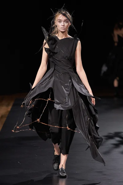 Look 27